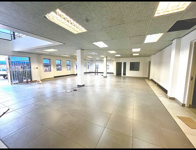 2,418M² WAREHOUSE TO LET IN NORTH RIDING